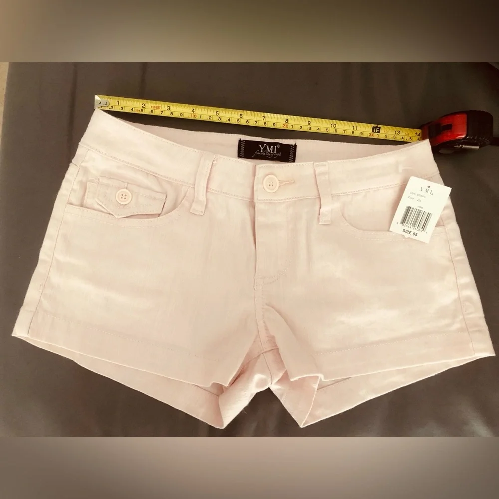 90’s NWT YMI light pink shorts. Size 5, fit like 3 imo, stretchy, textured. - Picture 1 of 6